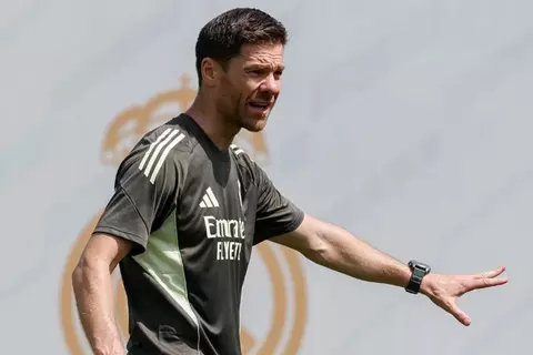 سيبايوس: تشابي ألونسو مدرب تكتيكي.. وسنتقن ما يطلبه منا قريبا